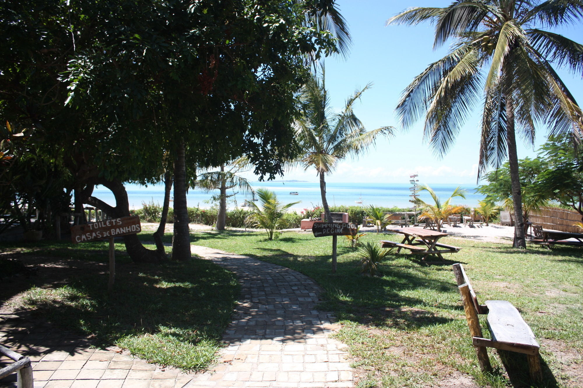 Baobab Beach Lodge And Backpackers Vilanculos Exterior photo