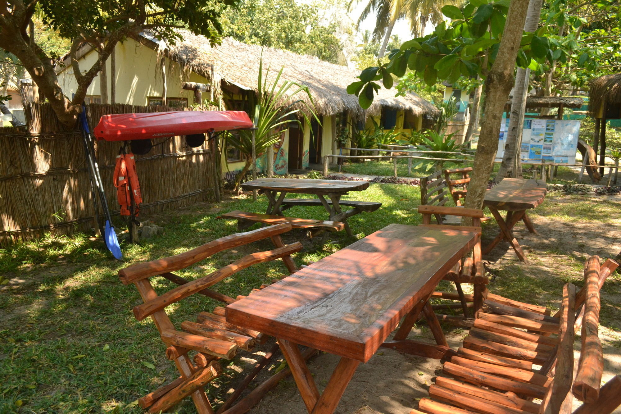 Baobab Beach Lodge And Backpackers Vilanculos Exterior photo